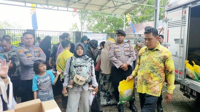 Beras Harga Murah Diserbu Warga, DKUKMPP Kabupaten Balangan Kembali Gelar Pasar Murah
