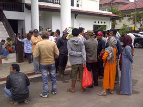 Minta Kejelasan  Pemindahan Pedagang