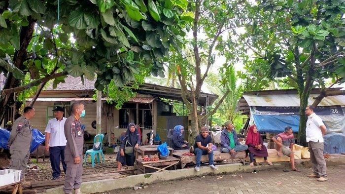 Nekat Kembali Berjualan di Luar Pasar Modern Adaro Balangan, Tujuh Pedagang Ditertibkan Satpol PP