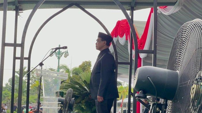 Jadi  Inspektur Upacara, Bupati Tanahbumbu Zairullah Azhar Pimpin Upacara Hari Pahlawan