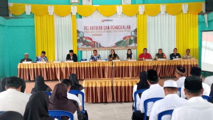 Ratusan Pengawas TPS Dilantik, Ketua Bawaslu Batola Ingatkan Hal Ini