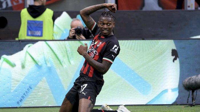 Aksi Memalukan Bintang AC Milan di Liga Champions, Fans Rossoneri Sindir Leao Tiru Gaya Messi