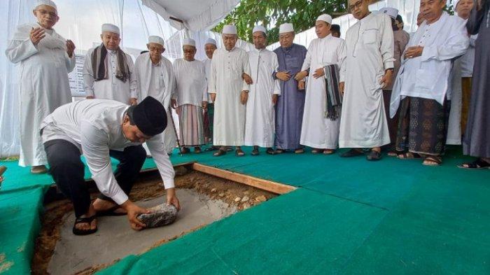 Pembangunan Siring Ponpes Darussalam, Paman Birin dan Ulama Letakkan Batu Pertama