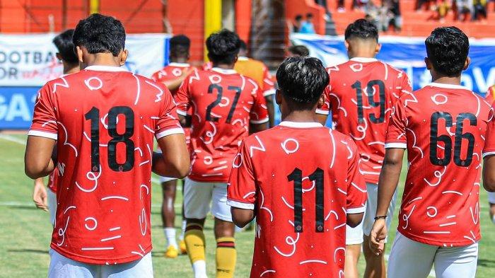 Suporter Semen Padang Panjatkan Doa agar Menang di Markas Barito Putera, Simak Isinya