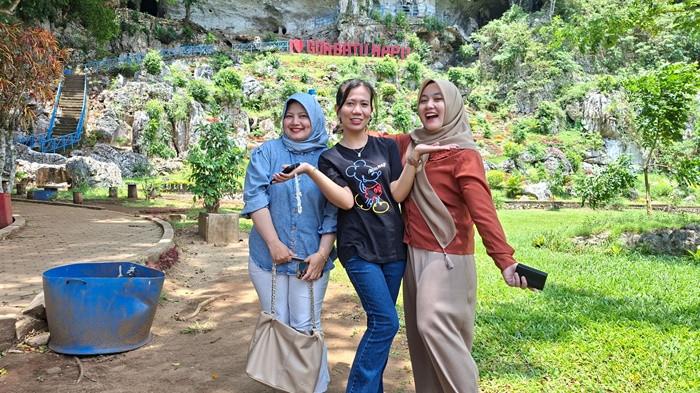 Indahnya Gua Batu Hapu di Tapin, Tawarkan Fenomena Cahaya Alami dan ...