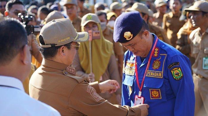 Gandeng Bank Kalsel, Wali Kota Banjarmasin Ibnu Sina Kenalkan ID Card ASN Untuk Transaksi Non-Tunai