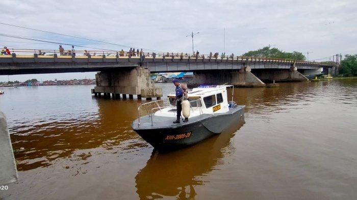 Mr.X Tenggelam di Sungai Martapura Banjarmasin Setelah Kuras Kelotok yang Diduga Bocor