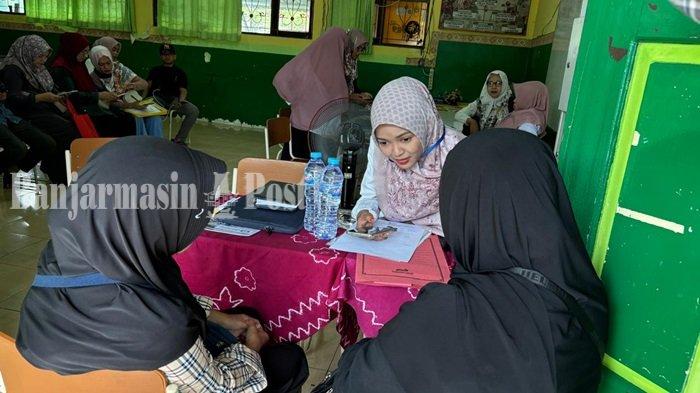 Pilih Mendaftar Hari Pertama PPDB, Warga Mulawarman Daftarkan Anaknya di SMPN 1 Banjarmasin