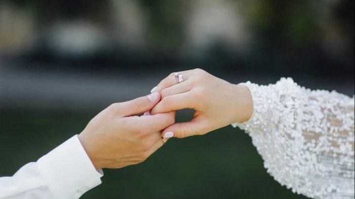 Gara-gara Tak Kuat Tahan Nafsu, Pengantin Baru Akhirnya Beri Makan 60 Orang Miskin