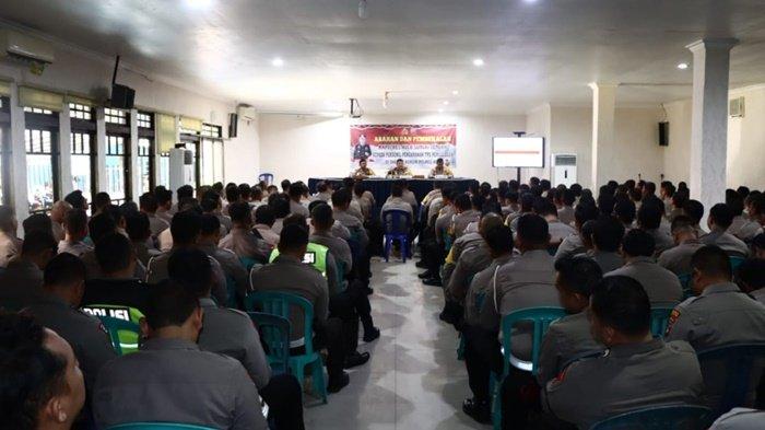 Beri Arahan Personel Jelang Pemungutan Suara, Kapolres HST : Kita Netral dan Junjung Tinggi Itu