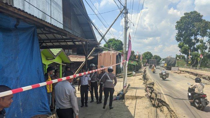 Imbas Jalan Ambles di Sungai Turak HSU, Tim Ahli Turun ke Lokasi Lakukan Pengecekan