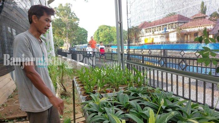 Wisata Kalsel: Pengunjung Siring Mina Tirta Tanahlaut,Terhubung ke Kebun Bunga,  Bisa Langsung Beli