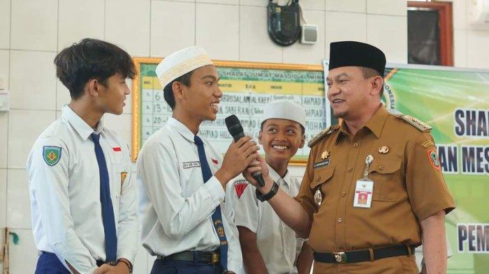 Tausyiah dan Salat Zuhur Berjamaah di Al Minah Bersama Pelajar, DMI HSS Ajak Cinta Masjid