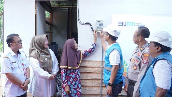 PLN UID Kalselteng Nyalakan Mimpi 100 Keluarga Prasejahtera Lewat Program LUTD di Momentum HLN Ke-79