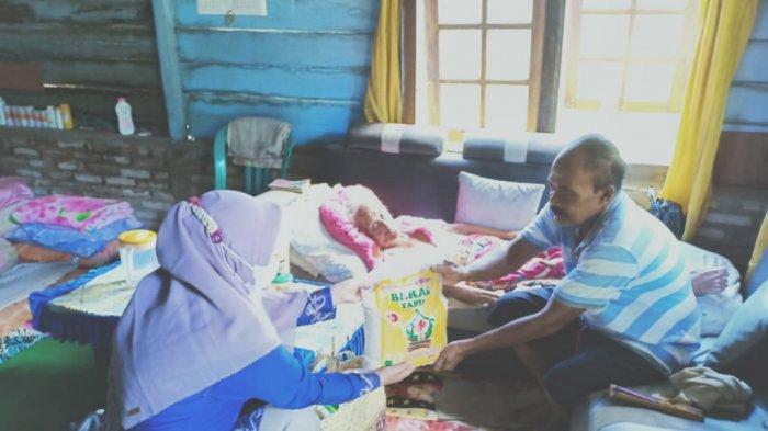 Ratusan Paket Berisi Beras Siam Kupang Disalurkan ke 368 Keluarga di Binuang Tapin Kalsel