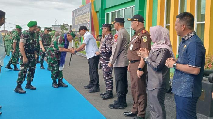 Pemkab Kotabaru Sambut Pangdam Tambun Bungai, Dorong Sinergi Pembangunan dan Disiplin Prajurit