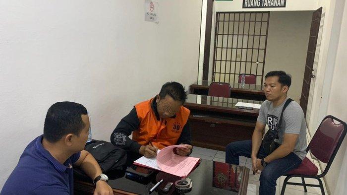 Usai Ditangkap, Tersangka Tipikor IPad di DPRD Banjarbaru Diserahkan ke Jaksa Penuntut Umum