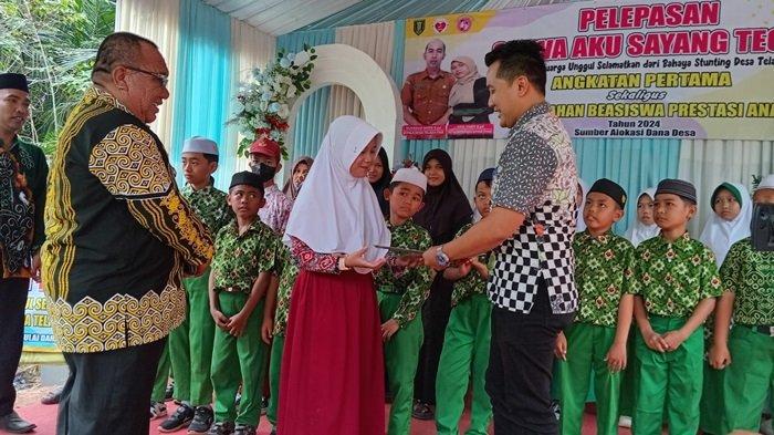 Peringkat Sampai 3, Siswa Berprestasi di Desa Telaga Itar Kelua Tabalong Terima Beasiswa dari Pemdes