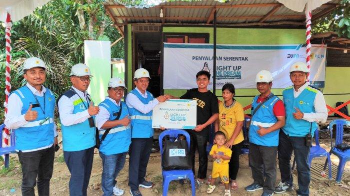 HLN ke-78, PLN Gratiskan Pasang Listrik 116 Keluarga Lewat Program Light Up The Dream
