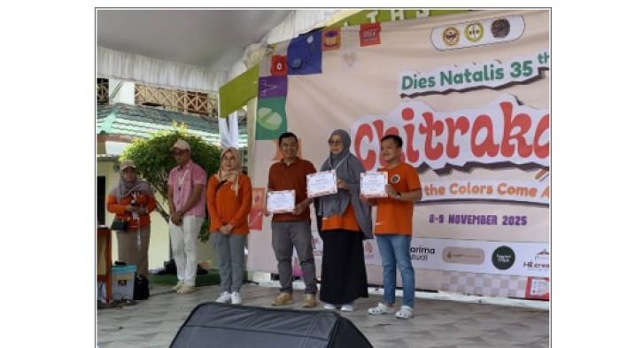 Penyerahan penghargaan dosen2