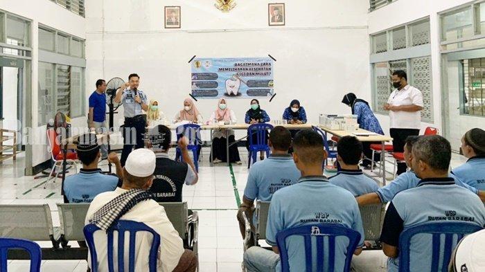 Warga Binaan Rutan Kelas IIB Barabai Kalesl Terima Penyuluhan Perawatan Gigi dan Mulut
