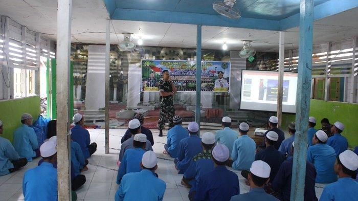 Sambangi Ponpes Nurul Muttaqien, Satgas TMMD ke-120 Kodim HSU Gelar Penyuluhan Wawasan Kebangsaan