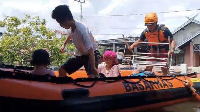 Ini Proses Evakuasi Korban Banjir di Murung Raya Kalteng Setinggi Air 2 Meter, 31.178 Jiwa Terdampak