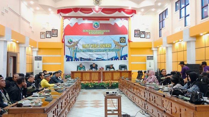 Dewan Kesenian Kotabaru Mengadakan Pertemuan Seniman, Sinergitas dengan Pemkab Jadi Sorotan