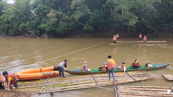 Serunya Lomba Balanting di Desa Balang, Peserta Bertarung Melawan Derasnya Arus Sungai Balangan