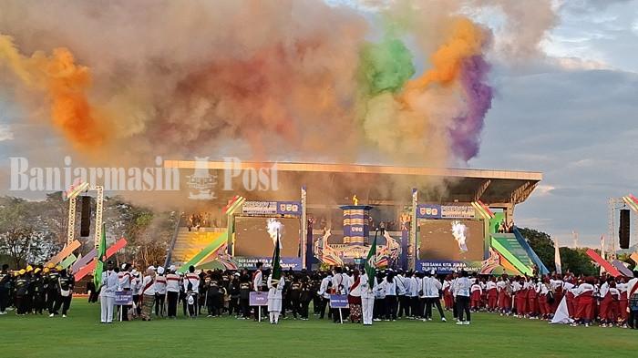 Tari Kolosal Nusantara  dan Pesta Kempang Api Warnai Pembukaan Porprov Kalsel