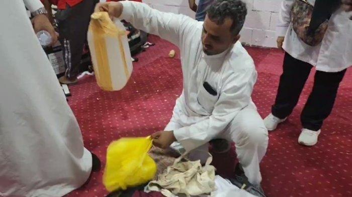 Puluhan Koper Jamaah Haji Indonesia Terpaksa Dibongkar Petugas, Kedapatan Bawa Air Zamzam