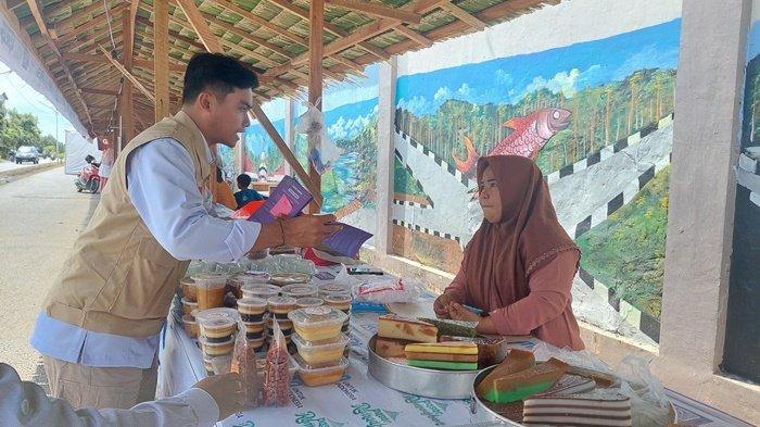 Datangi Pasar Ramadan, Petugas BPOM Tanbu Edukasi Warga Cek Kelayakan Makanan Saat Belanja