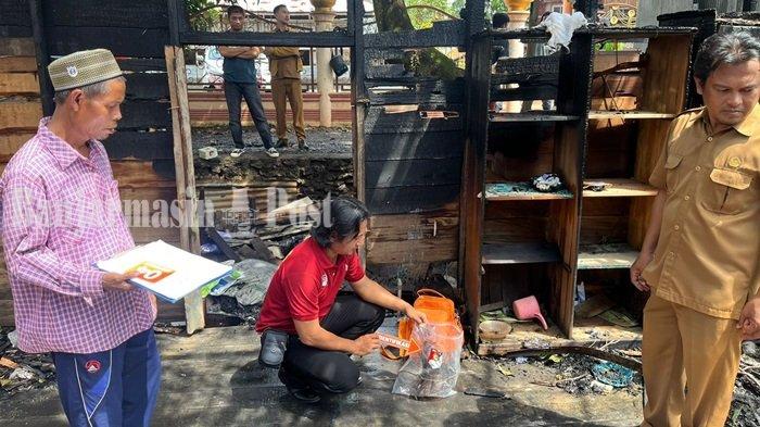 Api Gegerkan Desa Panangkalaan HSU, Rumah Tidak Berpenghuni Hampir Ludes Terbakar