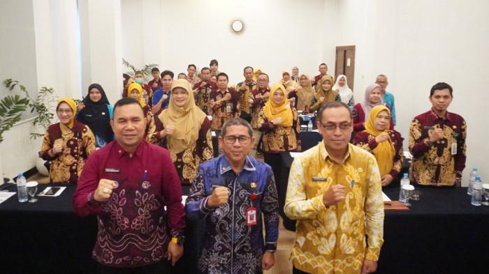Pj Sekda Banjar, H. Ikhwansyah, saat membuka Bimbingan Teknis (Bimtek) BLUD
