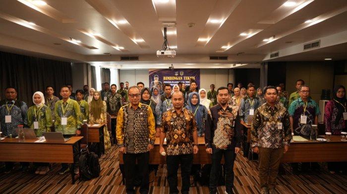 Pemkab HST Gelar Bimtek Pengelolaan DTKS dan Evaluasi Perkembangan Desa dan Profil Desa