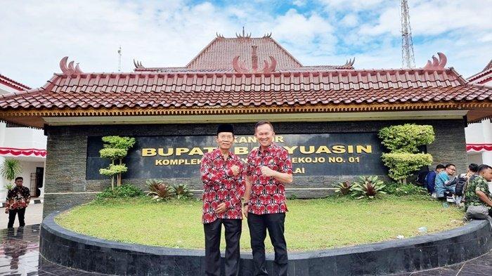 Pelaksana Tugas Bupati Kapuas HM Nafiah Ibnor dan Sekda Hadiri Harganas