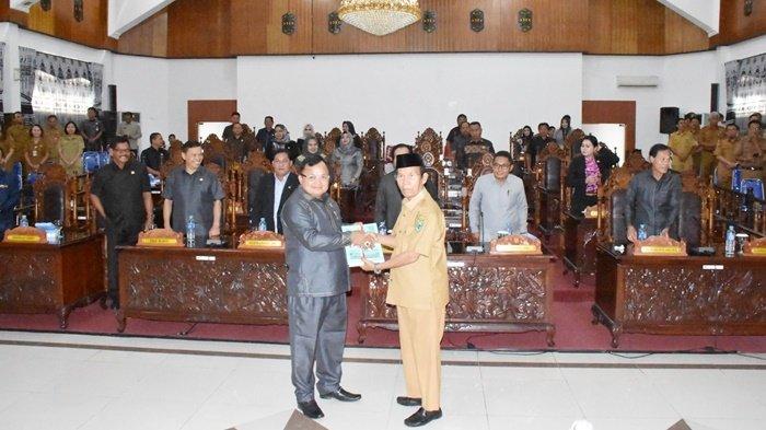 Pelaksana Tugas Bupati Kapuas Nafiah Ibnor Sampaikan Dua Raperda Tahun 2023