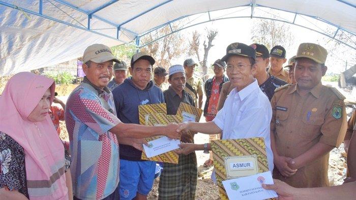 Pelaksana Tugas Bupati Kapuas HM Nafiah Ibnor Salurkan Bantuan untuk Korban Kebakaran di Pematang