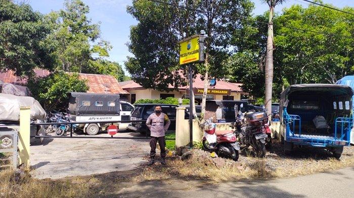 Korban Banjir di Desa Benteng Kabupaten Banjar Kalsel Titip Barang di Halaman Polsek