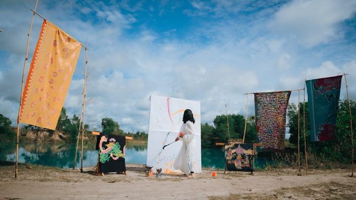 Priska Yeniriatno, Pencipta Ruang Kedua bagi Perempuan dan Anak Muda