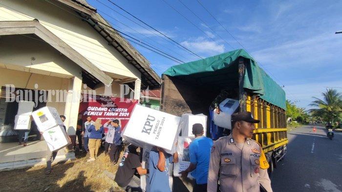 Dikawal Ketat, Begini Proses Distribusi Logistik Pemilu 2024 di Kecamatan Pandawan HST