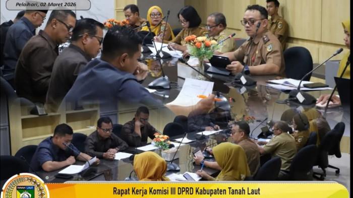 RAKER - Suasana raker Komisi III dengan Disnakerind Tala di gedung DPRD Tala, Senin (2/3).