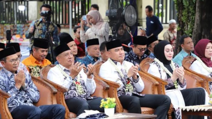 RAMADAN EXPO - Ketua DPRD Tala H Khairil Anwar (kiri) menghadiri pembukaan Ramadan Expo 02