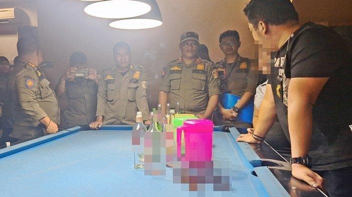 Satpol PP Kota Balikpapan Gelarr Razia, 900 Botol Miras Disita dari THM dan Tempat Biliar