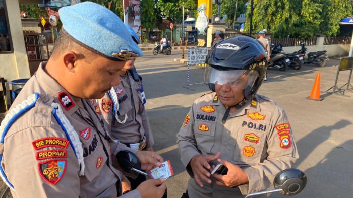 Giliran Personel Polres Tanahlaut Dirazia di Pintu Gerbang Kantor Kepolisian, Dicegat Propam