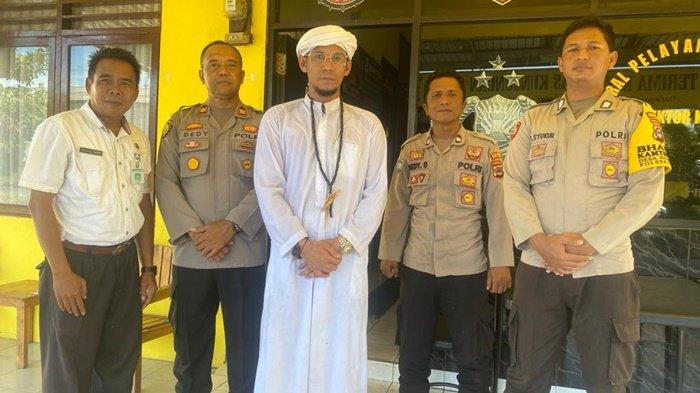 Video Pria Bersorban Bergoyang Dangdut di Pasar Kelua Viral, Polres Tabalong Amankan Lelaki Ini