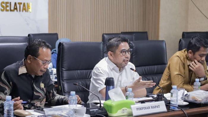 Rapat perdana Pansus Pengawasan Distribusi BBM Bersubsidi DPRD Kalsel 33