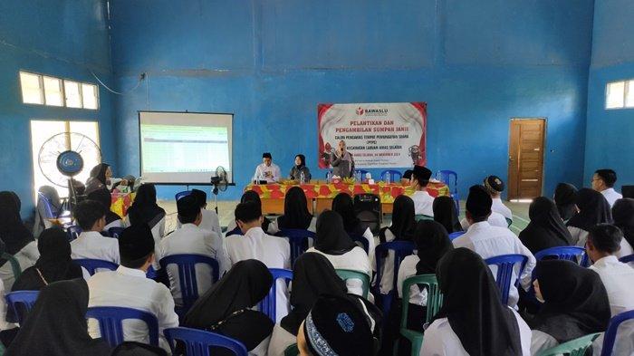 Resmi Dilantik, Seluruh Pengawas TPS Pilkada di HST Diingatkan untuk Netral