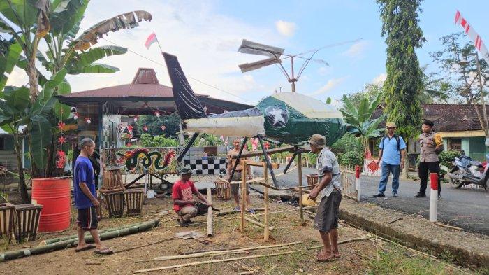 Kreatif, Replika Helikopter dari Bambu Karya Warga Desa Sumber Rejeki untuk Sambut Hari Kemerdekaan