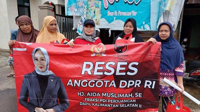 Reses di Banjarmasin, Anggota Komisi II DPR RI Hj Aida Muslimah Serap Aspirasi Sambil Bagikan Beras